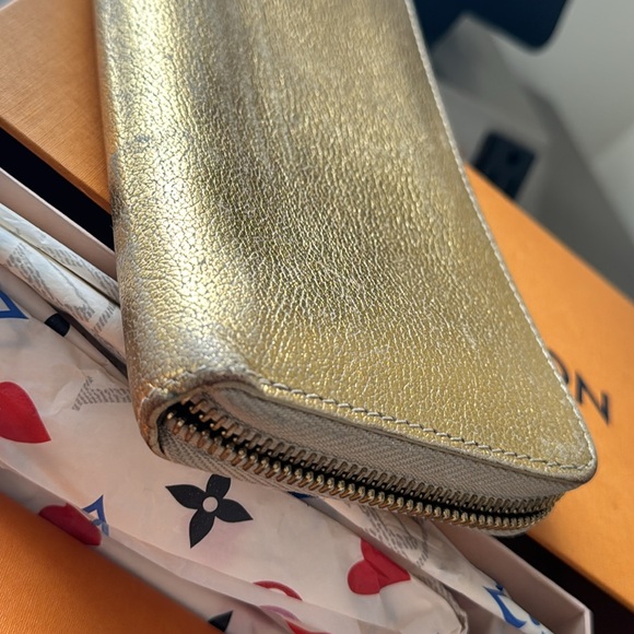 Louis Vuitton Gold Suhali Zippy Wallet 100% Authentic - Picture 11 of 17